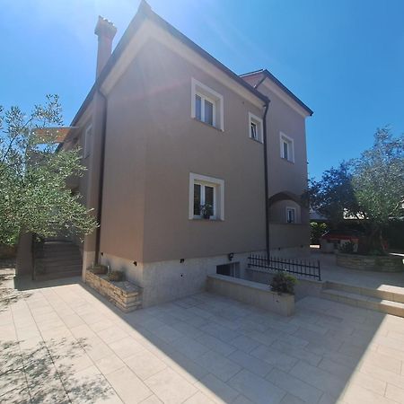 Apartment And Room Marlen Ровиньско село Экстерьер фото
