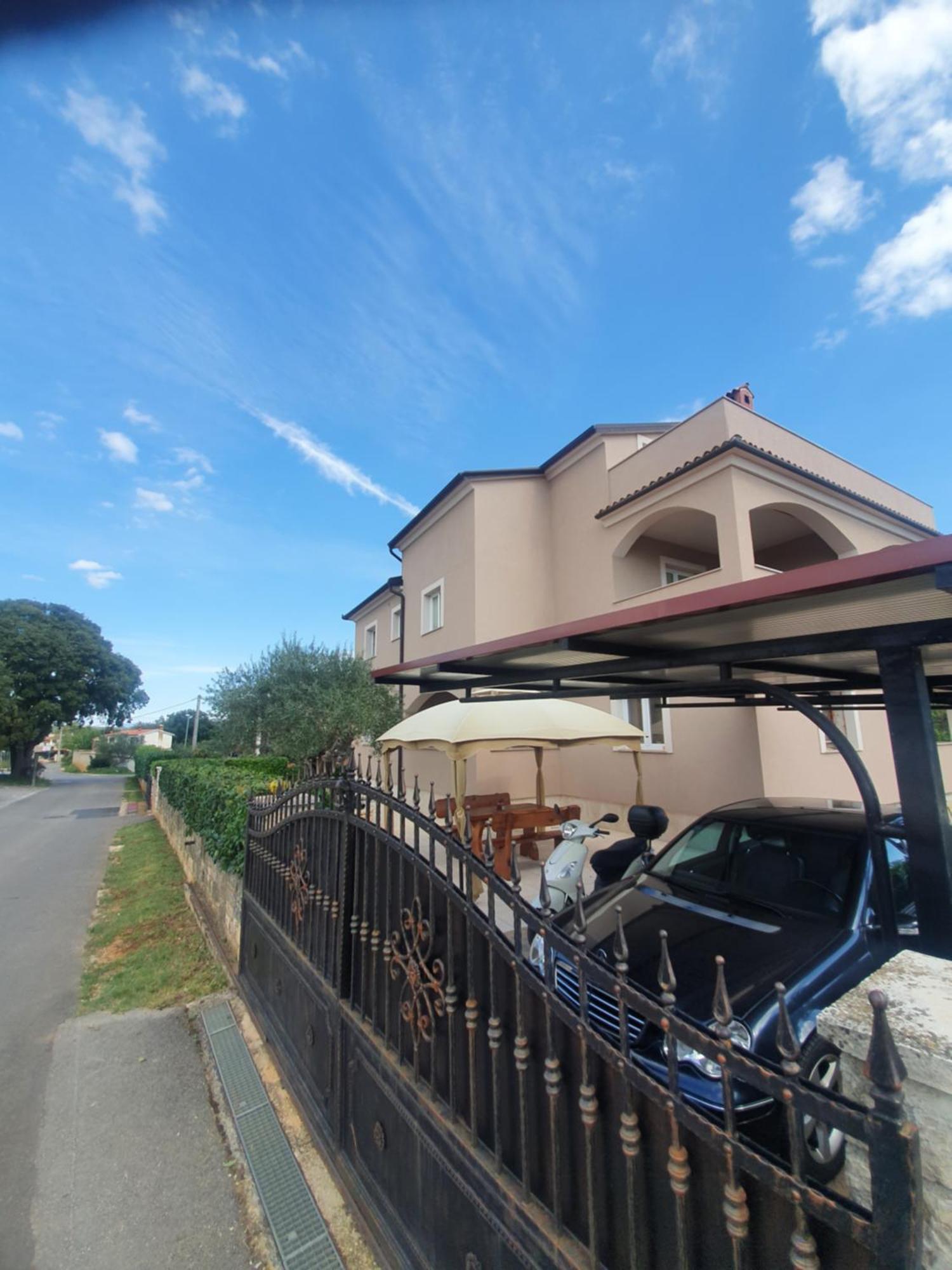 Apartment And Room Marlen Ровиньско село Экстерьер фото