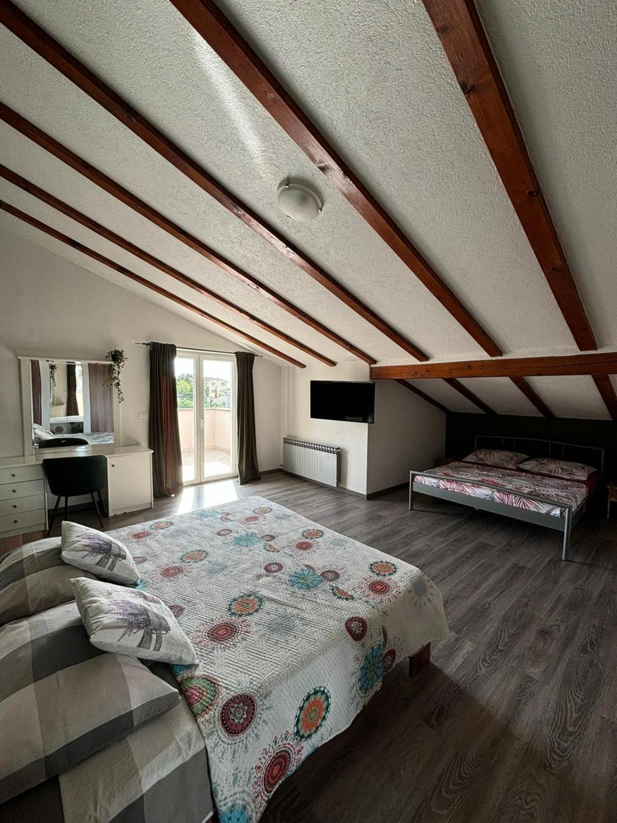 Apartment And Room Marlen Ровиньско село Экстерьер фото